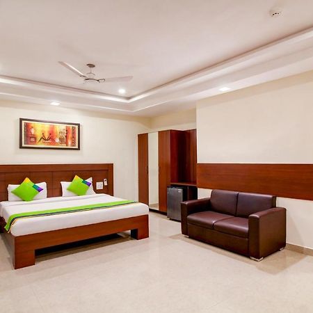 Treebo Trend Hotel Jp Plaza Nampally Хидерабад Екстериор снимка