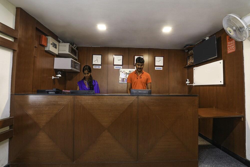 Treebo Trend Hotel Jp Plaza Nampally Хидерабад Екстериор снимка
