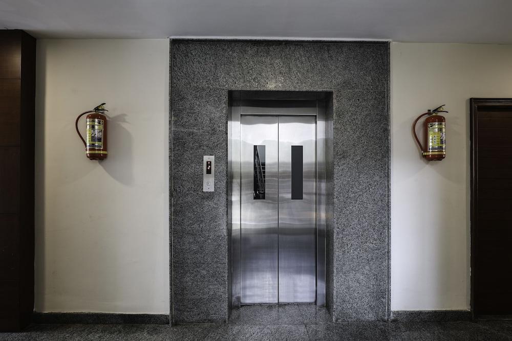 Treebo Trend Hotel Jp Plaza Nampally Хидерабад Екстериор снимка