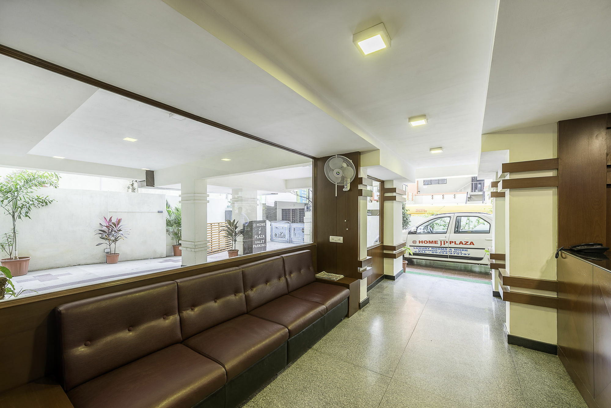Treebo Trend Hotel Jp Plaza Nampally Хидерабад Екстериор снимка