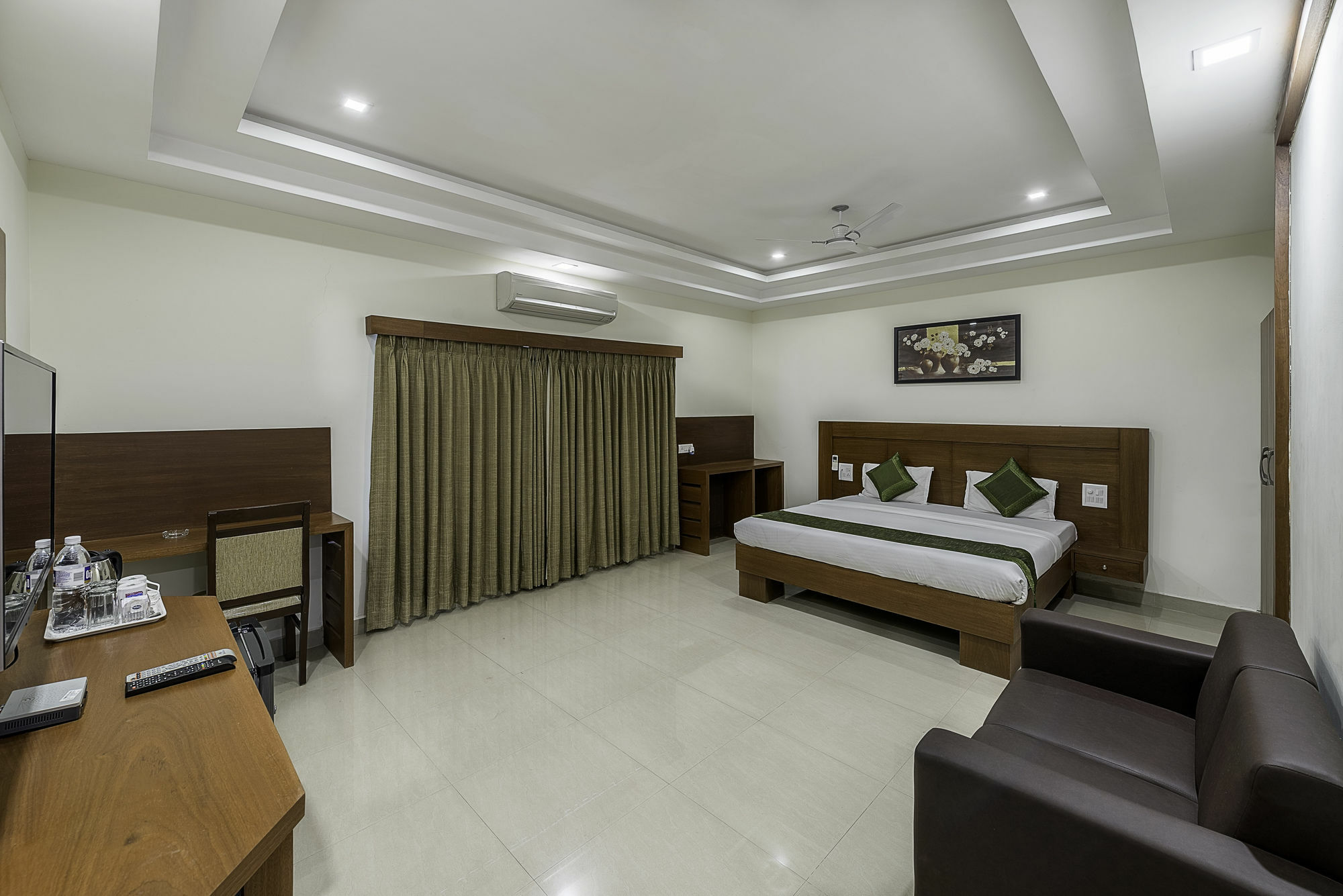 Treebo Trend Hotel Jp Plaza Nampally Хидерабад Екстериор снимка