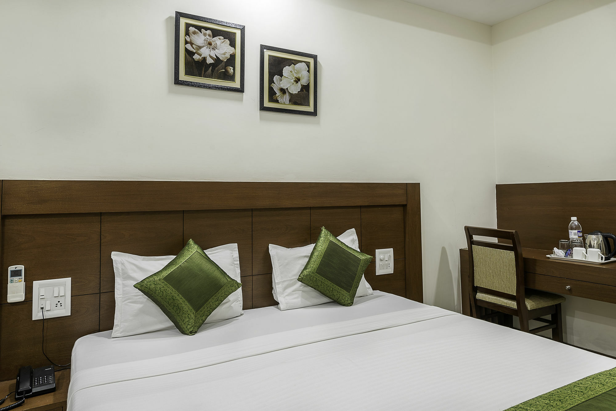 Treebo Trend Hotel Jp Plaza Nampally Хидерабад Екстериор снимка