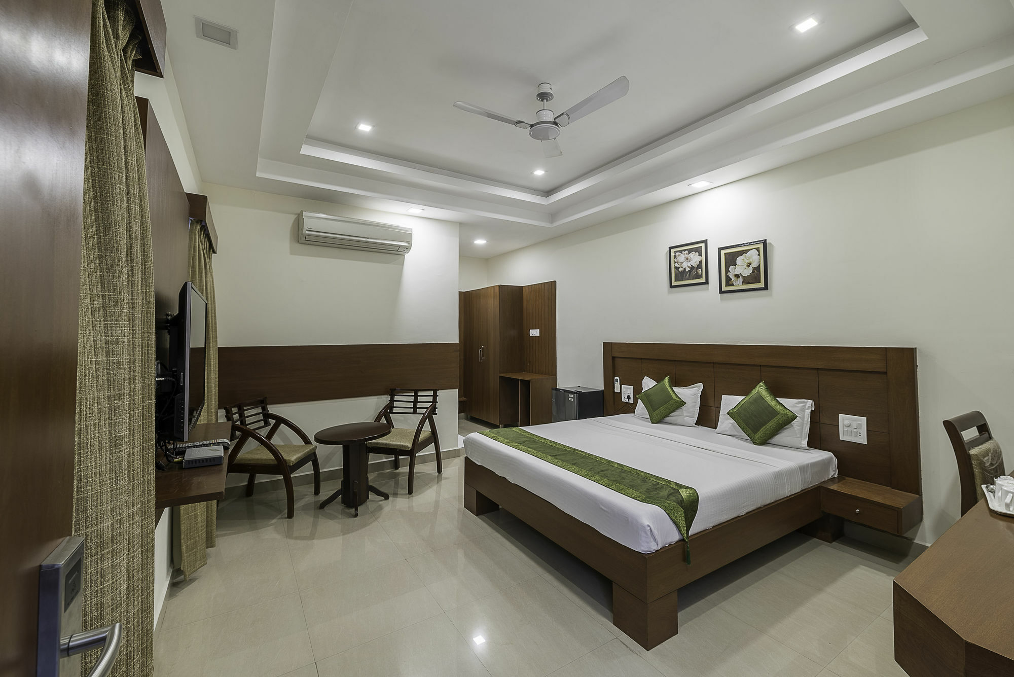 Treebo Trend Hotel Jp Plaza Nampally Хидерабад Екстериор снимка