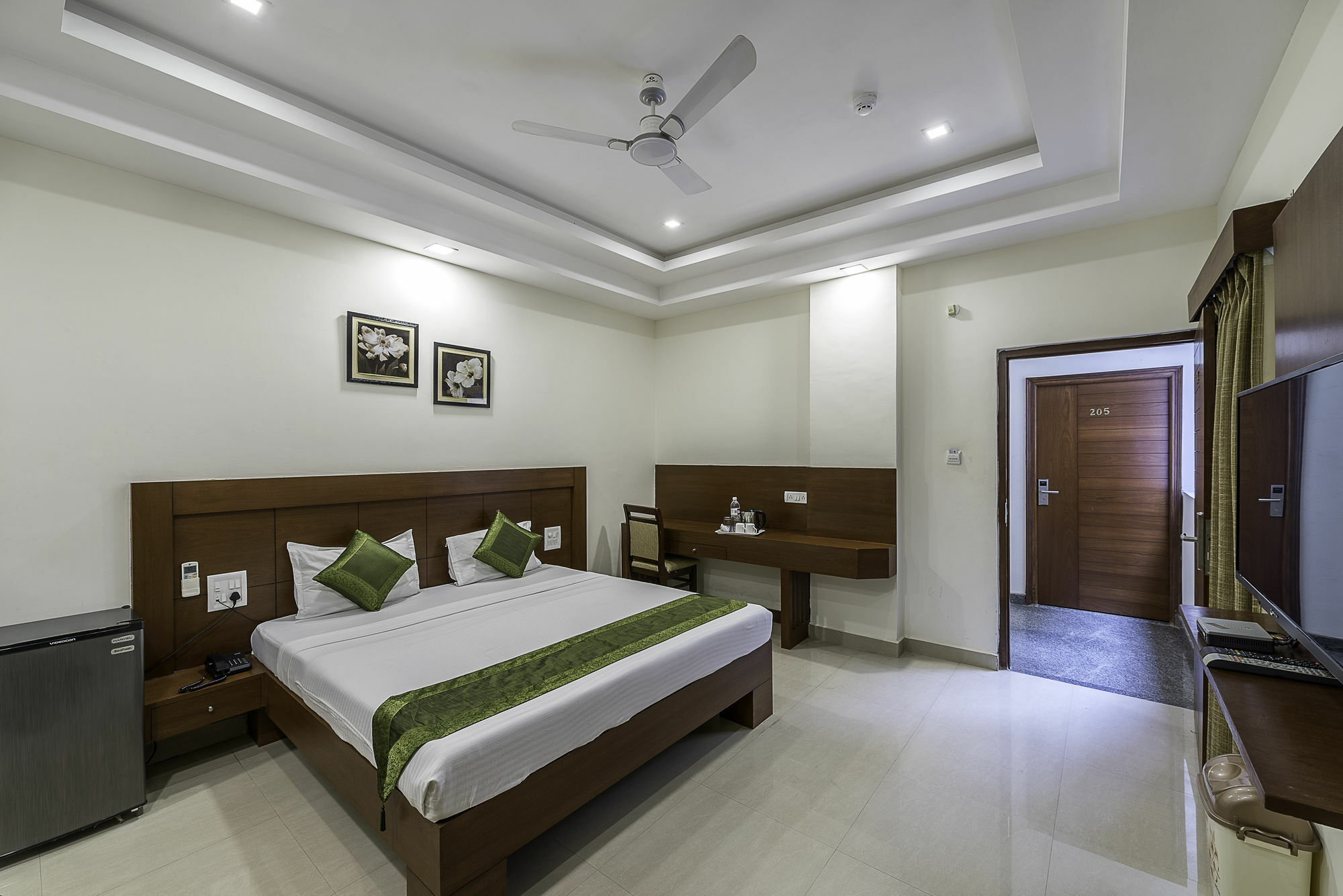 Treebo Trend Hotel Jp Plaza Nampally Хидерабад Екстериор снимка