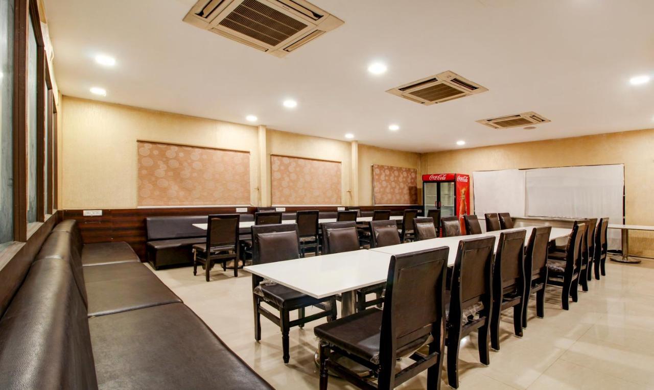 Treebo Trend Hotel Jp Plaza Nampally Хидерабад Екстериор снимка