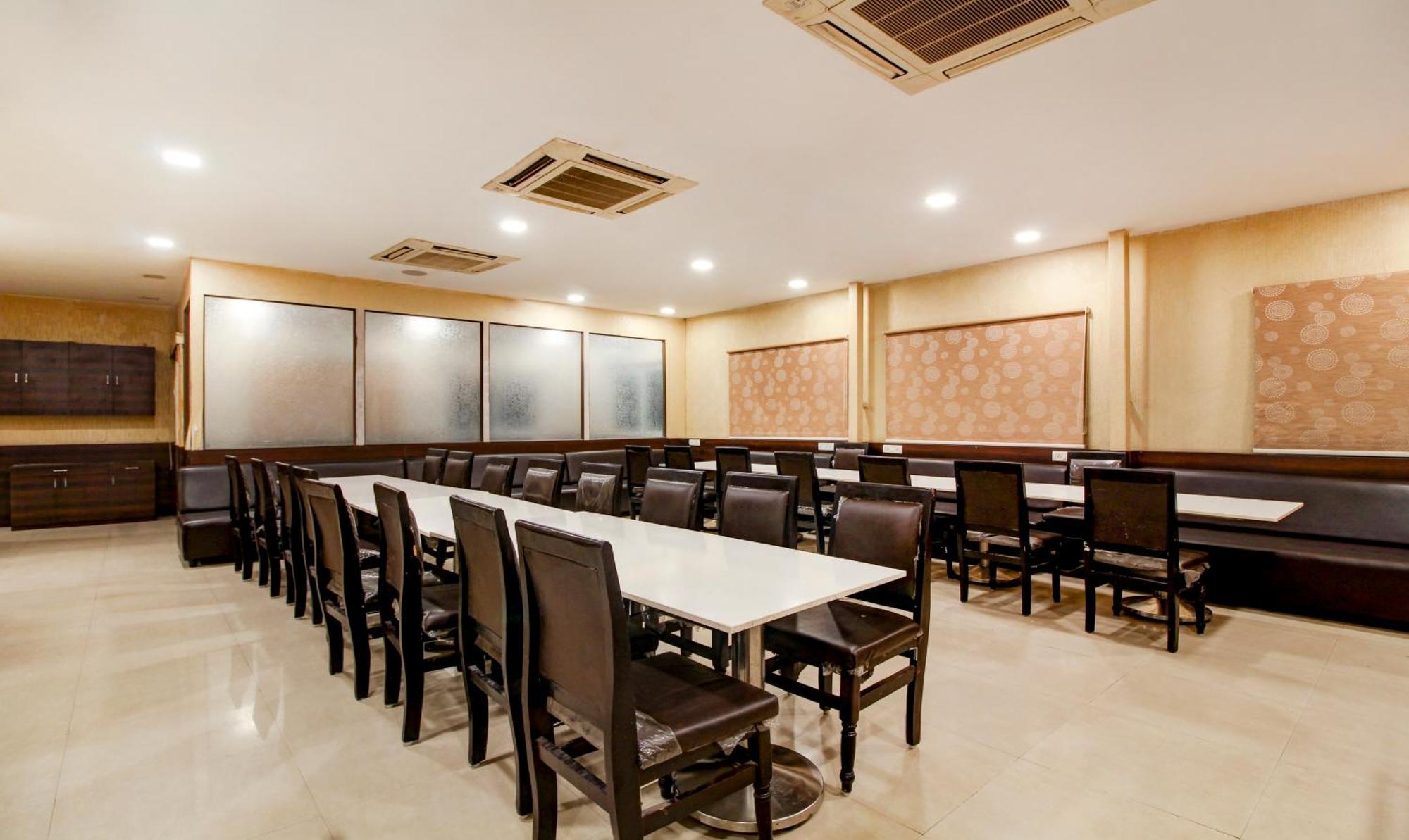 Treebo Trend Hotel Jp Plaza Nampally Хидерабад Екстериор снимка