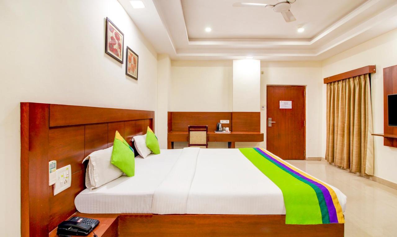 Treebo Trend Hotel Jp Plaza Nampally Хидерабад Екстериор снимка