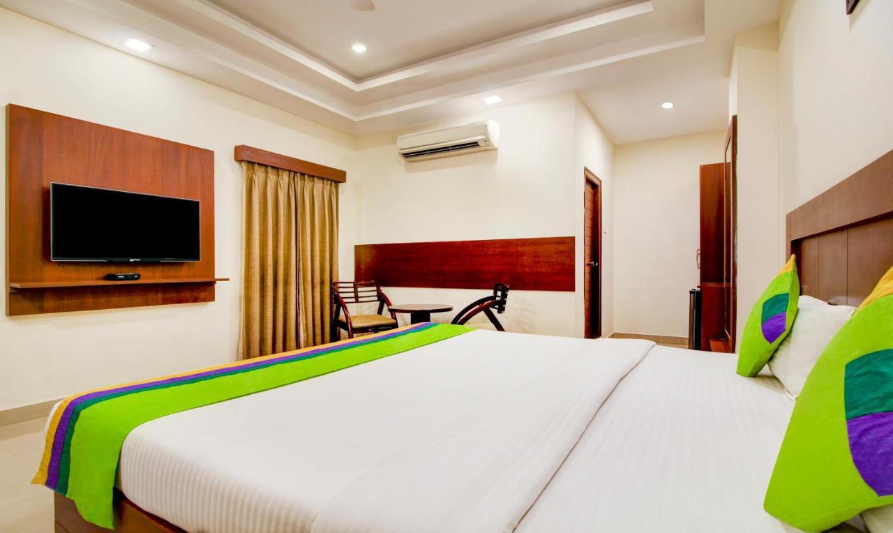 Treebo Trend Hotel Jp Plaza Nampally Хидерабад Екстериор снимка