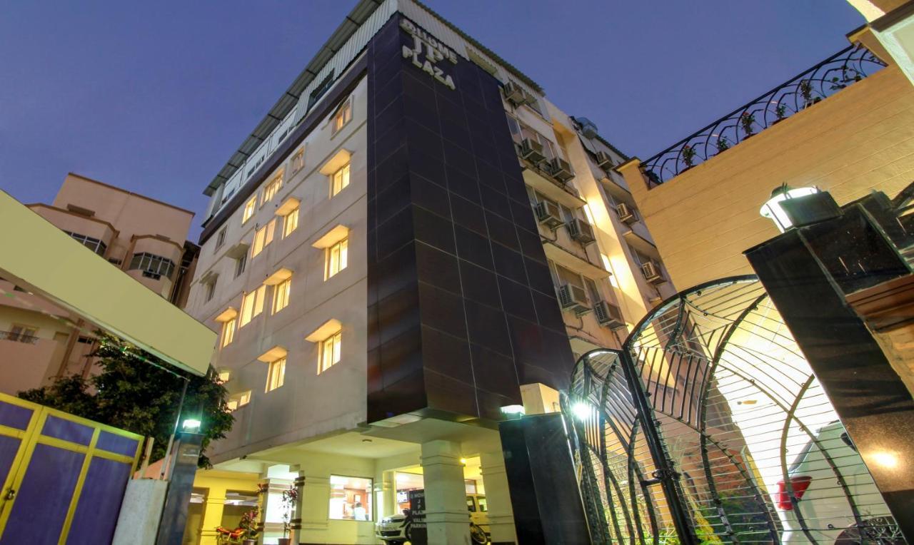Treebo Trend Hotel Jp Plaza Nampally Хидерабад Екстериор снимка
